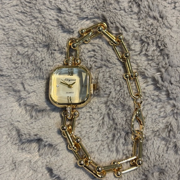 Elegant Gold Women's Watch - Picture 5 of 5